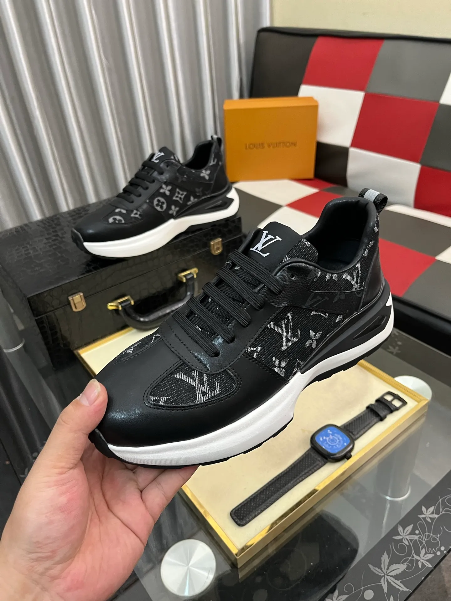 Men's shoes 💰458⌚️⌚️《Louis vuitton/LV Louis Vuitton》original quality.~ Unique modern style sneakers. 🏃A must-have casual shoe for trendy men😍😍 Original brand imported from Italy, imported original leather, cowhide lining (refuses to discolor and grind feet) sole: original sole provided by the original factory, French lazy style design ⚠️Fit to the feet, original quality, super comfortable original sole. Code number: 38-442️⃣Colors available
